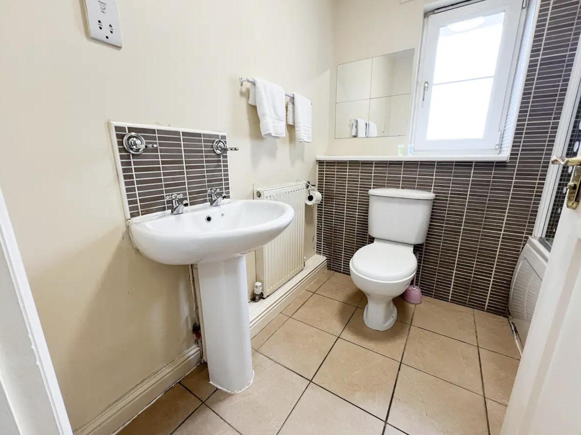 Glasgow Central - Entire House - Free Parking , Free Super Fast Wifi , Private Garden & Parking Security Exteriér fotografie